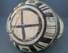 Ancient Daunian Kyathos Pottery Vase