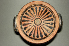 Red-Figure Apulian Stamnoid Pyxis from the TPS Group